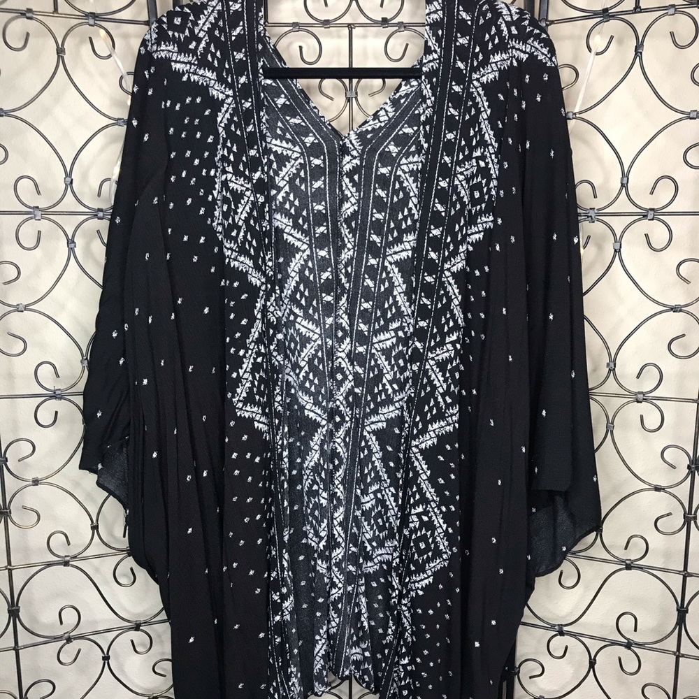 Black and white Aztec print kimono